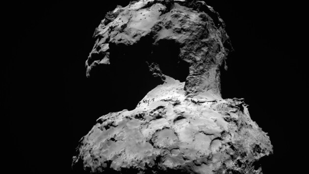 Eine Weitwinkelaufnahme von „Tschuri“ (Bild: ESA/Rosetta/MPS/UPD/LAM/IAA/SSO/INTA/UPM/DASP/IDA)