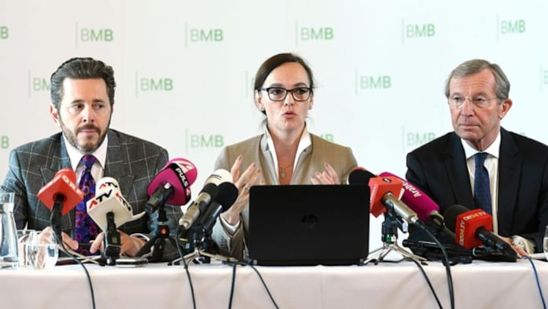 Ministerin Hammerschmid, Staatssekretär Mahrer (li.) und Landeshauptmann Haslauer (re.) (Bild: APA/HELMUT FOHRINGER)