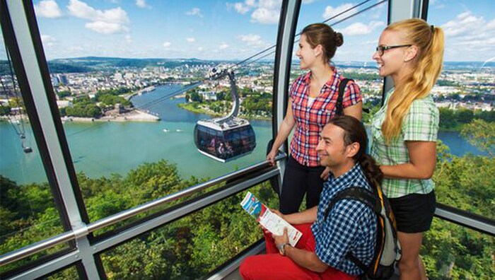 So wie hier in Koblenz könnte man über den See schweben.
