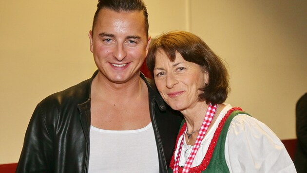 Andreas Gabalier mit seiner Mama (Bild: Sepp Pail)