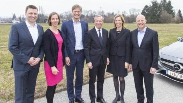 Mercedes-Geschäftsführerteam Berben-Gasteiger, Laubsch, Boderke, Preusch, Wohlfart mit LH Haslauer. (Bild: Mercedes Benz)