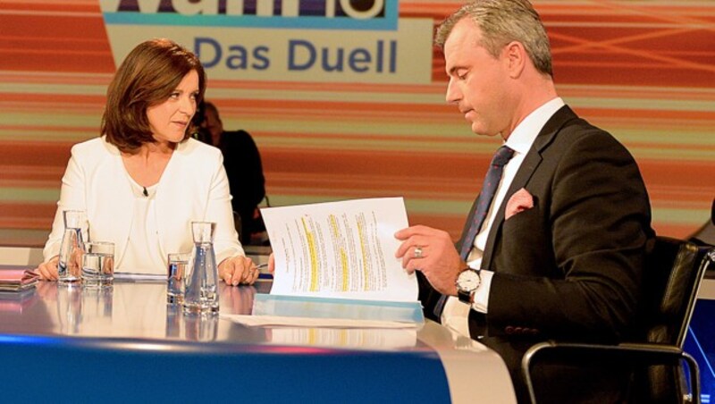 Ingrid Thurnher und Norbert Hofer bei der TV-Konfrontation der Hofburg-Kandidaten im Mai (Bild: APA/HERBERT NEUBAUER)