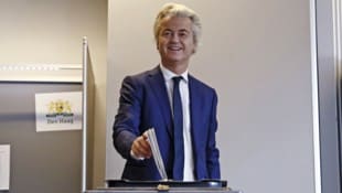 Geert Wilders beim Urnengang 2023  (Bild: AFP)