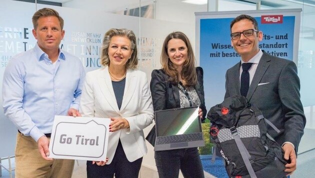 Sven Thönes (Kapthon AG), LR Zoller-Frischauf, Eva-Maria Hänel (Speed U Up) & Harald Gohm (v. li.). (Bild: Standortagentur Tirol)