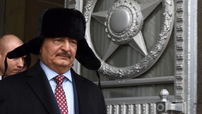 Mit Khalifa Haftar will Moskau offenbar einen beeinflussbaren Mann in Libyen an die Macht bringen. (Bild: AFP)