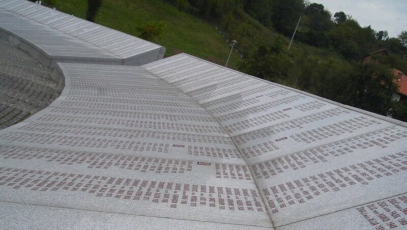 Die lange Liste der Namen der Opfer von Srebrenica (Bild: Georg Horner)