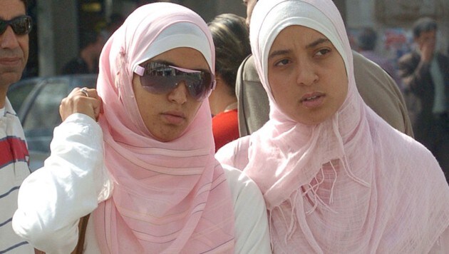 Muslimas mit Hijab (Bild: FETHI BELAID/AFP/picturedesk.com)