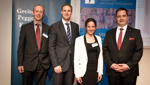 RA Stefan Kofler, Prof. Gottfried Haber, RA Melanie Gassler und Präsident Klaus Hilber (von links). (Bild: WK Tirol/Agic)