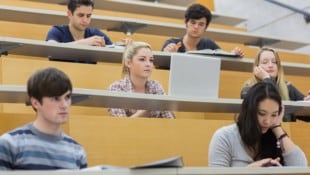 Junge Erwachsene in einer Vorlesung (Bild: thinkstockphotos.de)