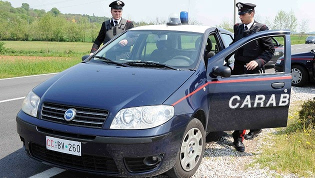 Carabinieri und Co. sollen künftig die neuen Knallhart-Regeln für die italienische Null-Toleranz-Linie im Straßenverkehr durchsetzen. (Bild: EPA (Symbolbild))