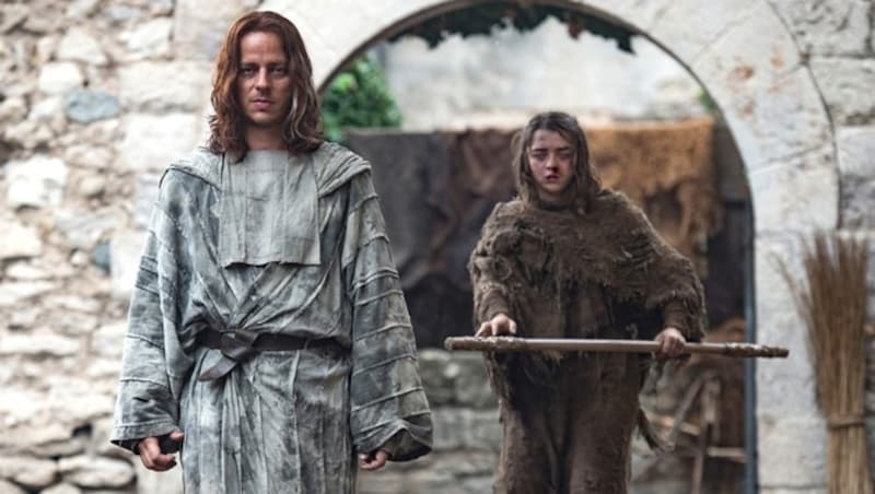 Jaqen H'ghar (Tom Wlaschiha) und Arya Stark (Maisie Williams) (Bild: RTL II)