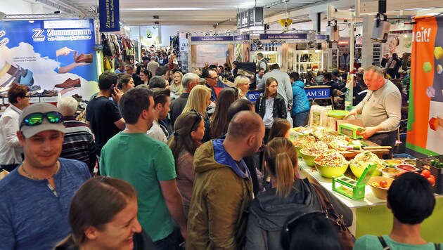 Messe-Shopping war groß geschrieben, in den Gängen herrschte teilweise enorme Betriebsamkeit. (Bild: Christof Birbaumer/Kronenzeitung)