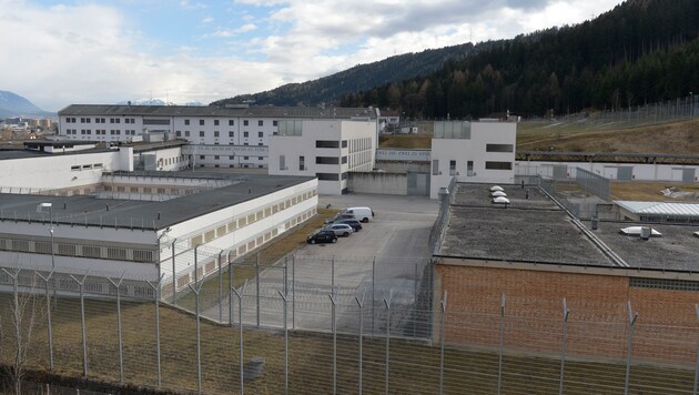 Im "Ziegelstadl" gibt es auch Freigänger, die bei Tiroler Unternehmen angestellt sind. (Bild: zeitungsfoto.at)