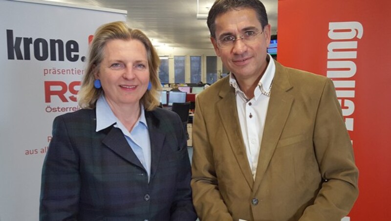 Karin Kneissl mit "Krone"-Interviewer Gerhard Koller (Bild: krone.tv)