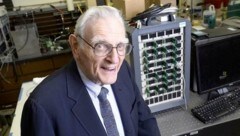 John Goodenough, einer der Väter der Lithium-Ionen-Batterie, hat die Glas-Batterie vorgestellt. (Bild: Universität Texas)