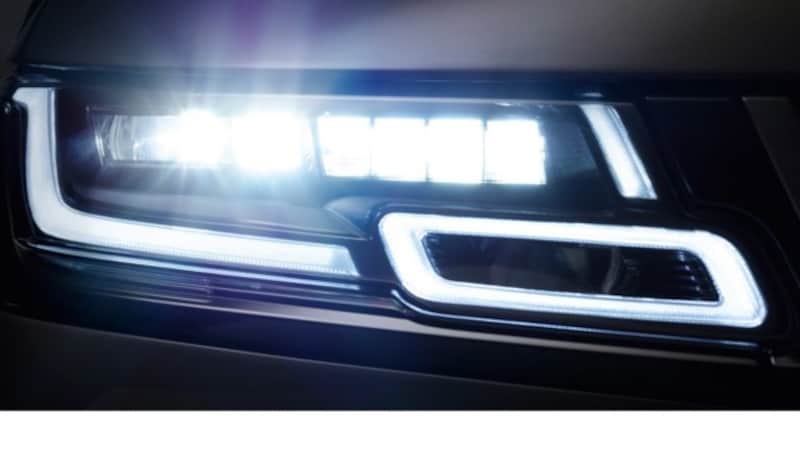 Ausdrucksstark: Die LED-Scheinwerfer mit Laser-Fernlicht bieten einen hohen Wiedererkennungswert. (Bild: Land Rover)