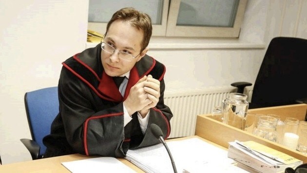 Der Salzburger Staatsanwalt Alexander Richter verlas die Urteile. (Bild: Markus Tschepp)