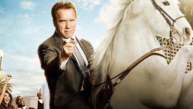 Schwarzenegger auf einem der Werbeplakate für "Celebrity Apprentice" (Bild: NBC)