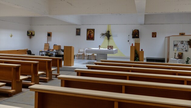 Die Kirche befindet sich im Männertrakt. Messen für alle Glaubensrichtungen werden hier abgehalten. (Bild: zeitungsfoto.at/Daniel Liebl)