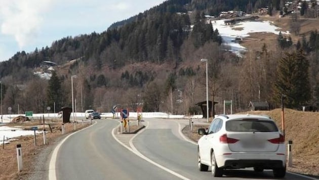 Vor diesem Fahrbahnteiler scherte der Norweger auf die falsche Spur mit 150 auf dem Tacho aus. (Bild: Niki Faistauer)