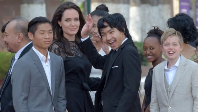 Angelina Jolie mit ihren Kindern Pax, Maddox, Zahara und Shiloh (Bild: AFP)