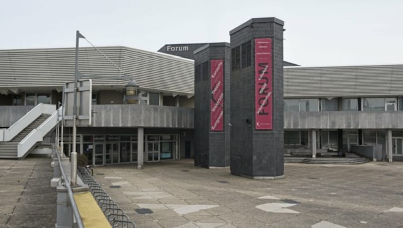 In dieser Halle in Leverkusen wird Wirtschaftsminister Zeybekci am Sonntag auftreten. (Bild: APA/dpa/Henning Kaiser)