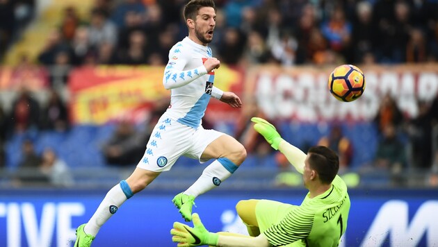 Hier erzielt Dries Mertens einen seiner zwei Treffer für Napoli! (Bild: AFP)