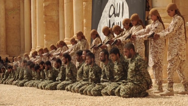 Aufnahme aus einem IS-Hinrichtungsvideo in Palmyra (Bild: Twitter)