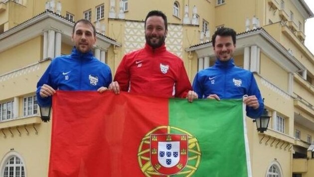 Jukic, Trainer Fötschl und Strobl finden in Portugal Top-Bedingungen vor. (Bild: SV Grödig)