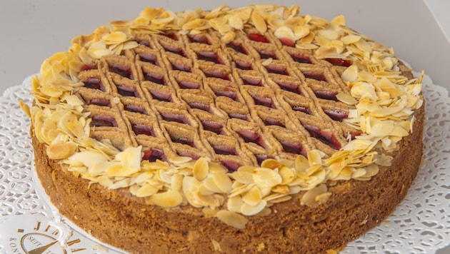 Bäcker Jindrak verkauft seine Linzer Torte auch online. (Bild: unbekannt)