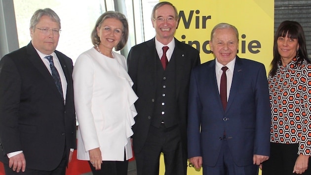 Franz Hörl, LR Patrizia Zoller-Frischauf, Christoph Leitl, Arthur Thöni und Martha Schultz (v. li.). (Bild: WB Tirol)