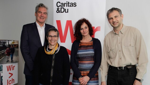 Freuen sich über den Start der Haussammlung (von links): Schärmer, Steiner, Draxl sowie Gschnell. (Bild: Caritas/Wolchowe)