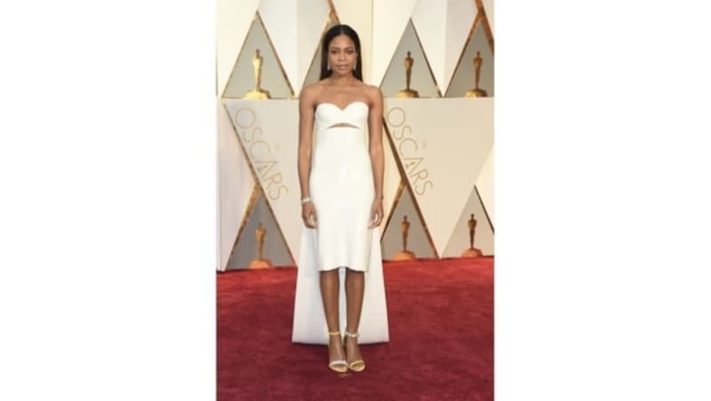 Naomie Harris zeigte in einer Calvin-Klein-Robe Bein. (Bild: Jordan Strauss/Invision/AP)