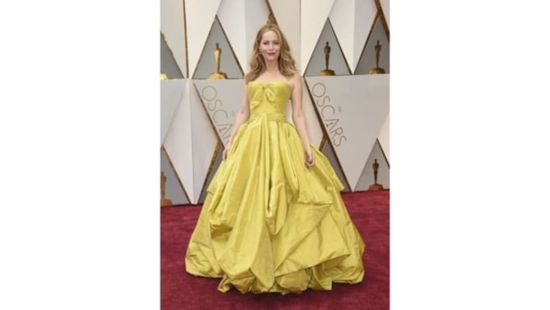 Leslie Mann war in ihrer gelben Zac-Posen-Robe ein echter Farbklecks am roten Teppich. (Bild: Jordan Strauss/Invision/AP)