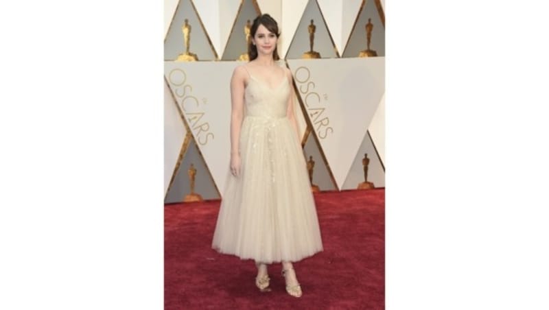 Felicity Jones im Prinzessinnen-Kleid von Dior (Bild: Jordan Strauss/Invision/AP)