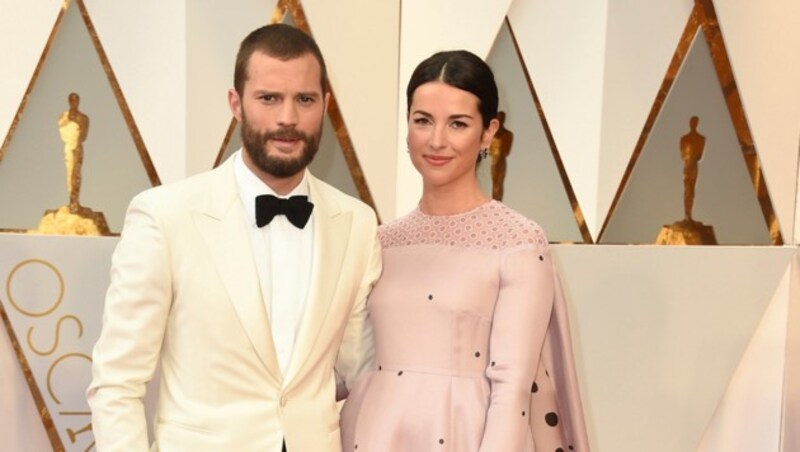 Jamie Dornan mit Ehefrau Amelia Warner (Bild: Jordan Strauss/Invision/AP)