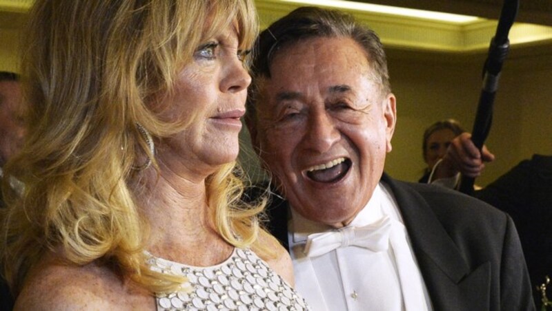 Richard Lugner und Goldie Hawn sind tiefenentspannt. (Bild: APA/HERBERT PFARRHOFER)