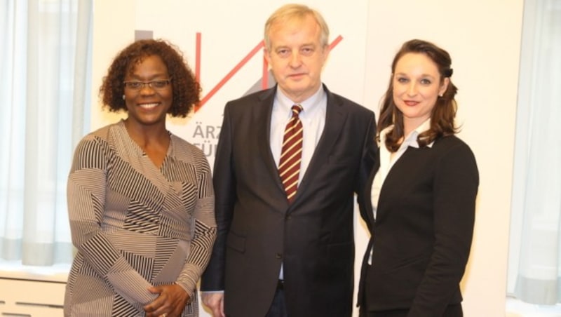 Johannes Steinhart, Clemence Aurelie Flore Yekpe (l.) und Monika Ploier (Bild: Andi Schiel)