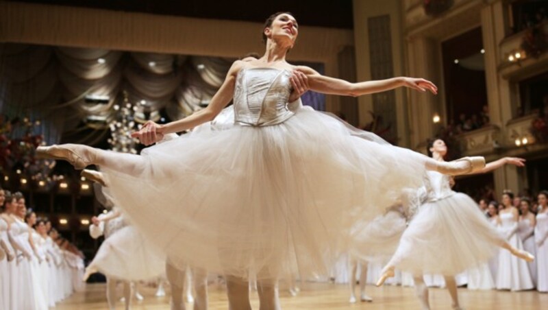 Das Staatsopernballett bei der Eröffnung (Bild: APA/GEORG HOCHMUTH)