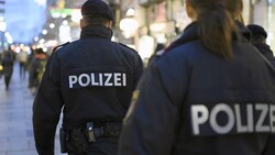 Die Wiener Polizei wird in der Halloween-Nacht verstärkt Präsenz an öffentlichen Plätzen zeigen. (Bild: APA/HELMUT FOHRINGER (Symbolbild))