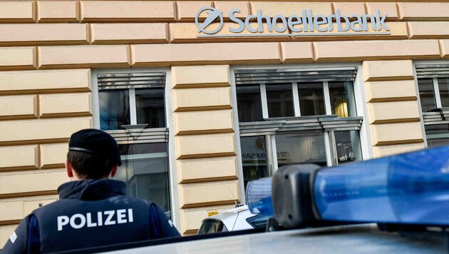 Am 19. Jänner überfiel der Unbekannte die Schoellerbank in der Linzer Schillerstraße. (Bild: Markus Wenzel)