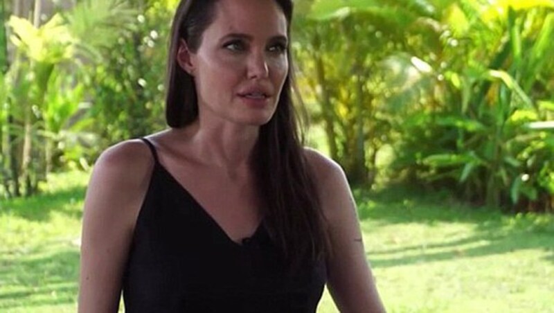 Angelina Jolie im Interview mit der BBC (Bild: YouTube.com)