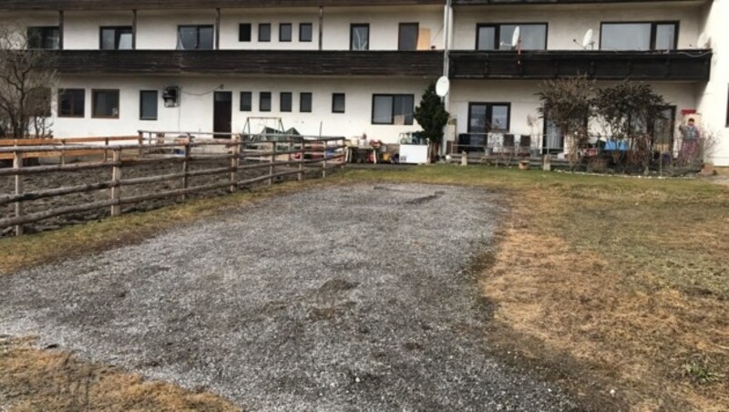 Hier in Baumkirchen wurde der Wagen mit dem Toten im Kofferraum entdeckt. (Bild: zeitungsfoto.at/Daniel Liebl)