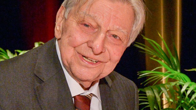 Der ORF gratuliert Jubilar Hugo Portisch, der am Sonntag seinen 90er feiert. (Bild: ORF)