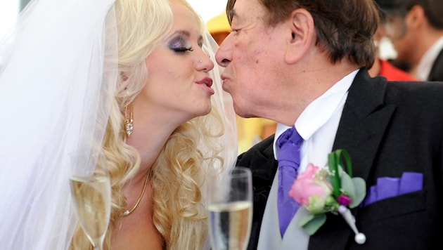 Cathy und Richard Lugner bei der Hochzeit im September 2012 (Bild: APA/HERBERT NEUBAUER)