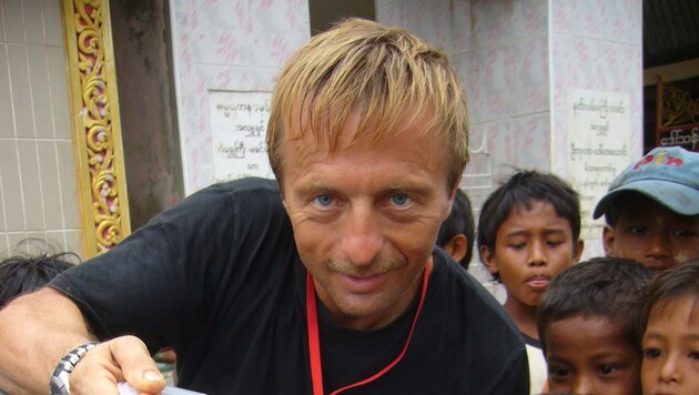 Gottfried Staufer (55) war schon bei zahlreichen Projekten, wie hier in Myanmar, im Einsatz. (Bild: Rotes Kreuz)