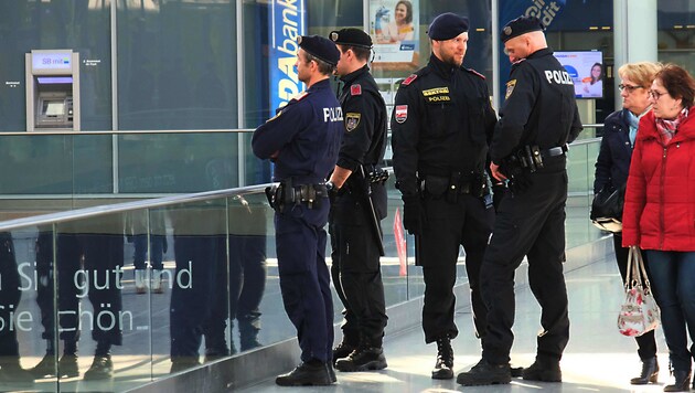 Der massive Polizeieinsatz am Linzer Hauptbahnhof wirkte sich sofort positiv aus. (Bild: Horst Einder)