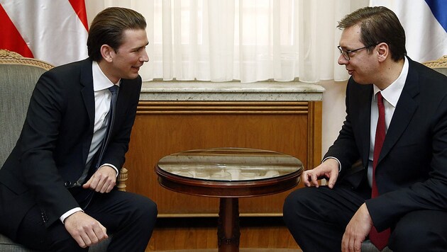 Außenminister Kurz im Gespräch mit Ministerpräsident Vucic (Bild: APA/AUSSENMINISTERIUM/DRAGAN TATIC)