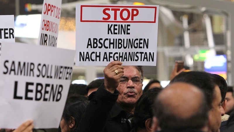 Demonstration gegen Abschiebungen nach Afghanistan (Archivbild) (Bild: AFP)