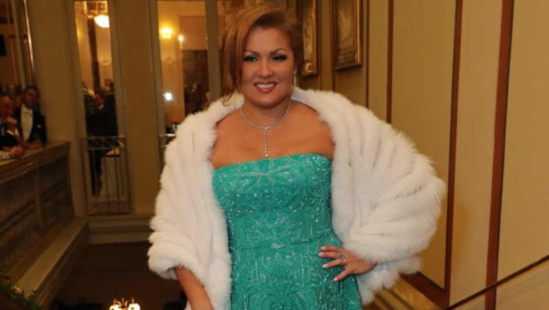 Opern-Diva Anna Netrebko in einer Zuhair-Murad-Robe (Bild: Starpix/Alexander TUMA)